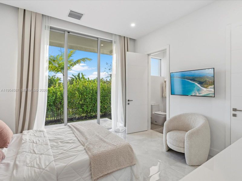 Furnished interior view inside a new home in , Plantation (Image 4).