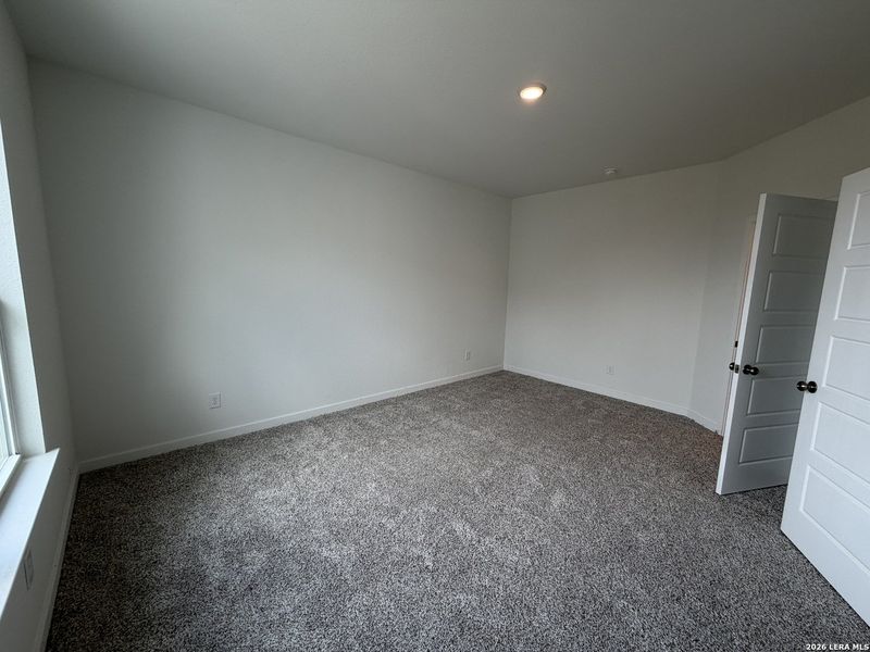 Spacious, unfurnished interior of a new home in Arroyo Ranch, Seguin (Image 13).