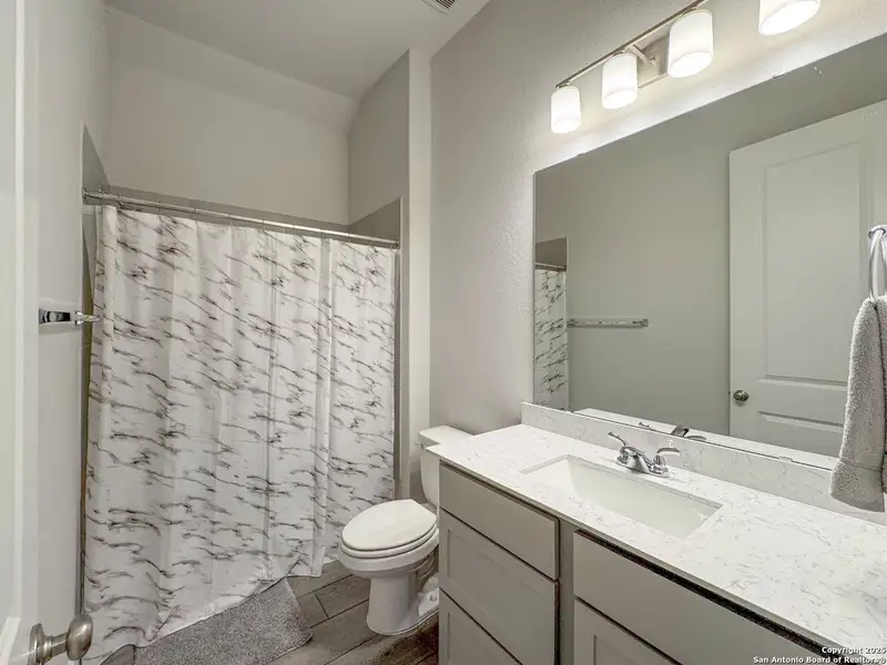 Furnished interior view inside a new home in Cibolo Canyons 50', San Antonio (Image 15). Furnished interior view inside a new home in Cibolo Canyons 50', San Antonio (Image 15).