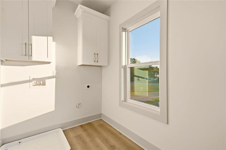 Spacious, unfurnished interior of a new home in , Athens (Image 27).