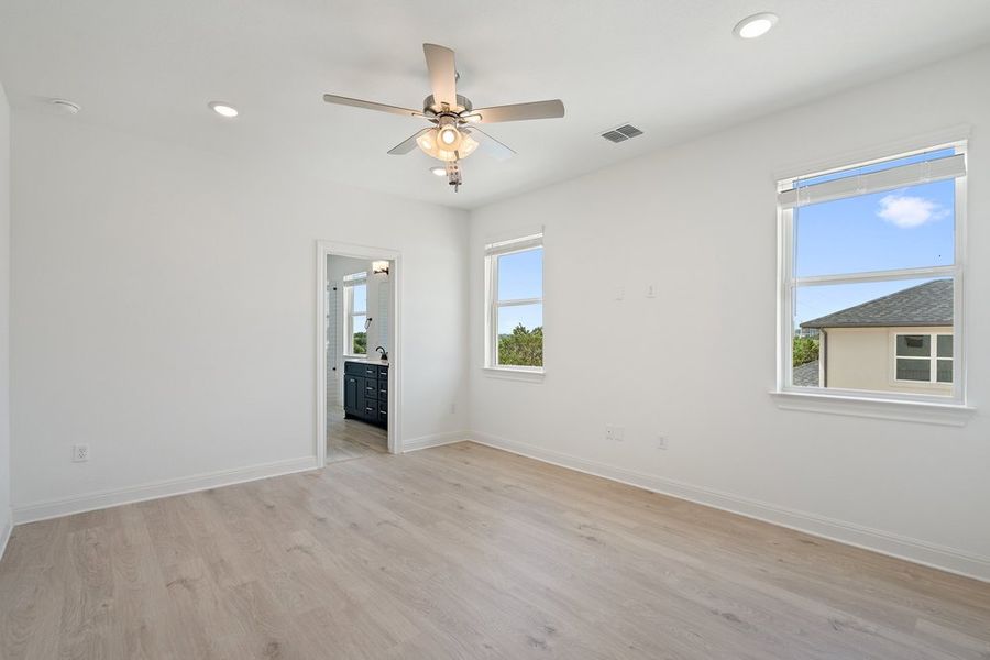 Spacious, unfurnished interior of a new home in Foxfield, Austin (Image 14).