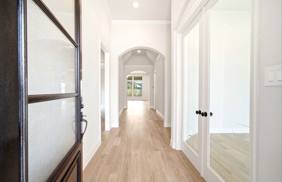 Spacious, unfurnished interior of a new home in Bridgeland 60′, Cypress (Image 33).