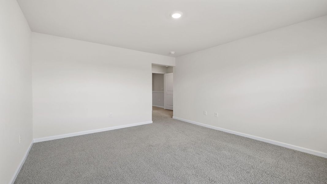 Spacious, unfurnished interior of a new home in Tanglewood Townes, Greenville (Image 23).