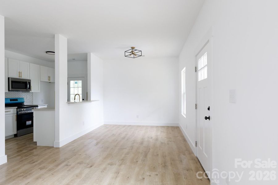 Spacious, unfurnished interior of a new home in , Great Falls (Image 17).