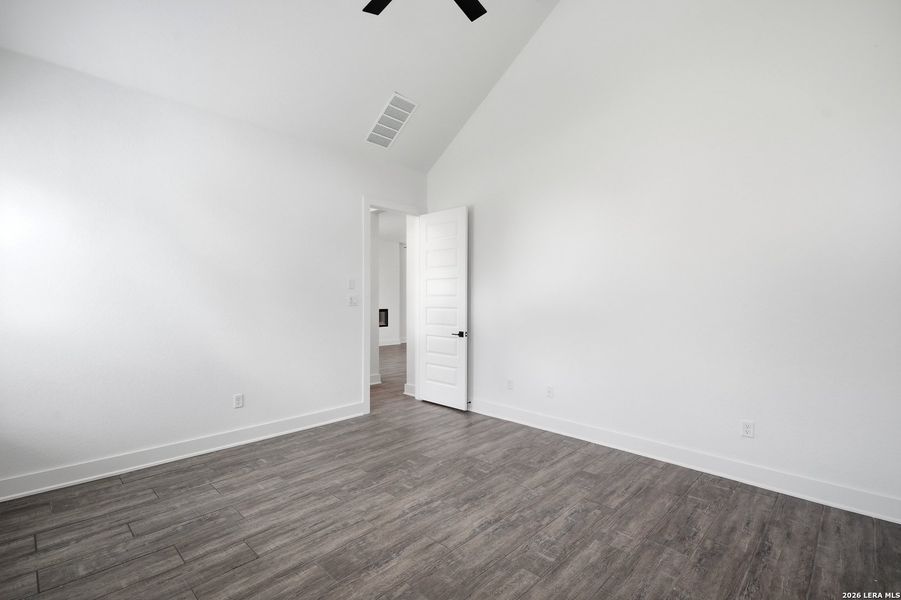 Spacious, unfurnished interior of a new home in The Reserve at Potranco Oaks, Castroville (Image 23).
