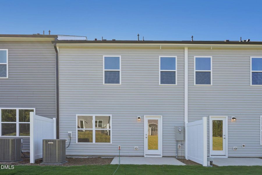 33-web-or-mls-Flagstone Way-S2410-033