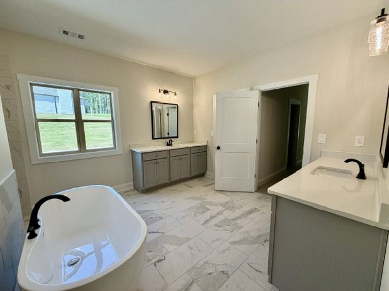 Furnished interior view inside a new home in Lakefield, Palmetto (Image 4).