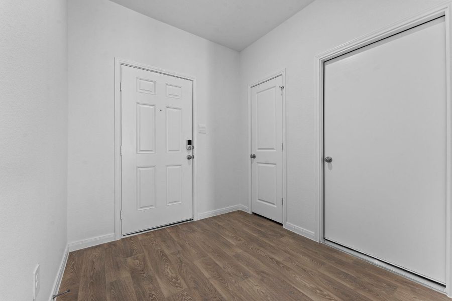 Spacious, unfurnished interior of a new home in Trace, San Marcos (Image 9).
