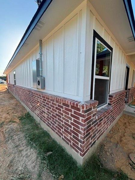 Exterior details and patio area of a home in , Midlothian (Image 3).