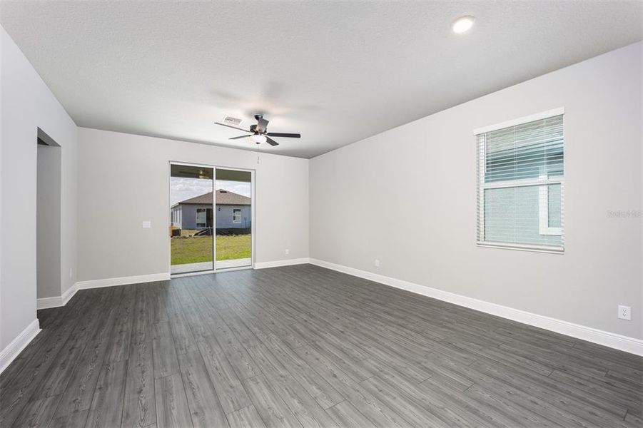 Spacious, unfurnished interior of a new home in Gum Lake Preserve, Lake Alfred (Image 14).