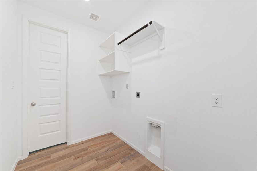 Spacious, unfurnished interior of a new home in , Fulshear (Image 24).