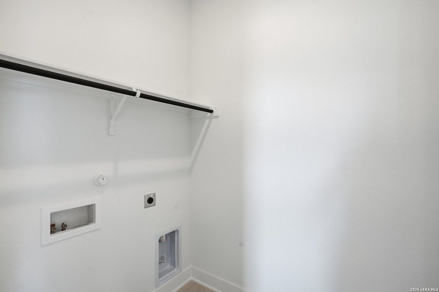 Spacious, unfurnished interior of a new home in Prominence, San Antonio (Image 31).