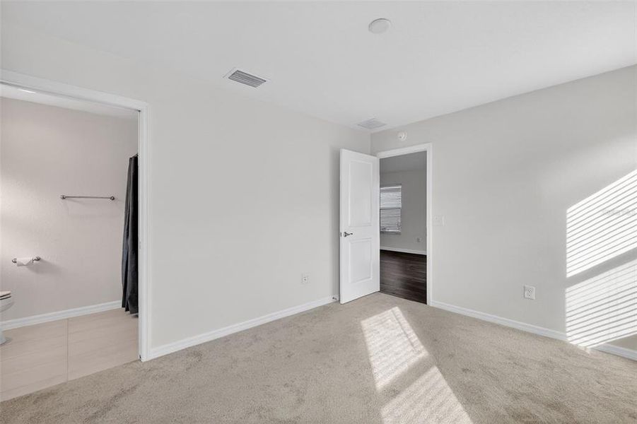 Spacious, unfurnished interior of a new home in , The Villages (Image 24).