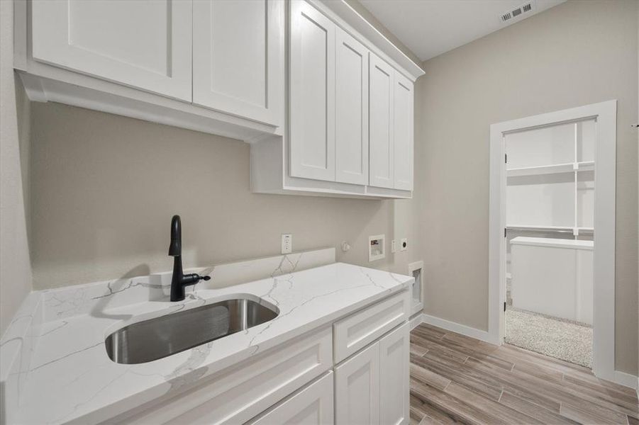 Furnished interior view inside a new home in , Corsicana (Image 7). Furnished interior view inside a new home in , Corsicana (Image 7).