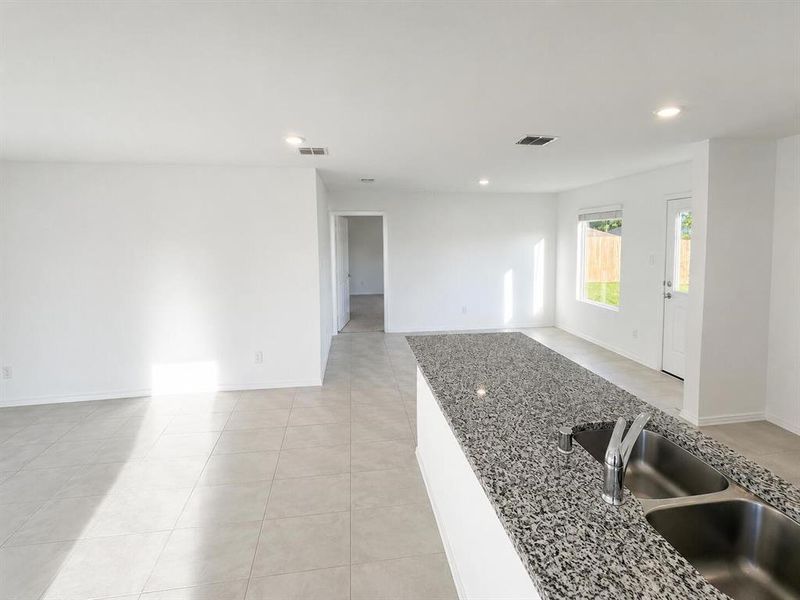 Spacious, unfurnished interior of a new home in Wright Farms: Watermill Collection, Dallas (Image 26).