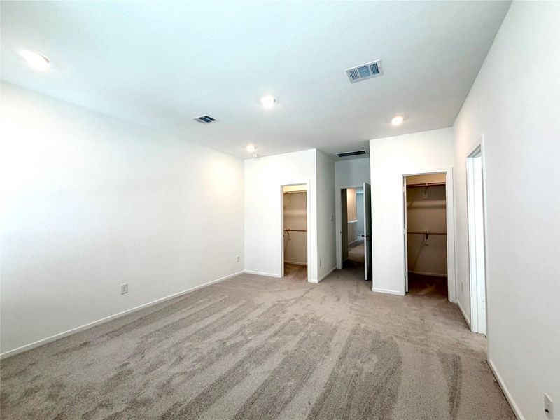 Spacious, unfurnished interior of a new home in Sierra Vista, Rosharon (Image 9).