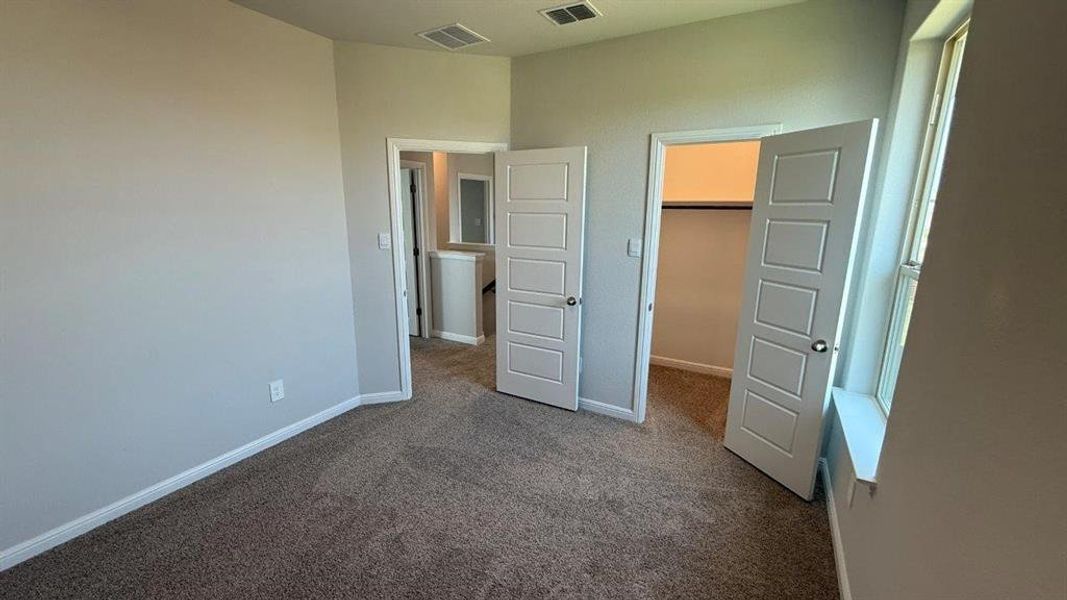 Spacious, unfurnished interior of a new home in Saratoga, Granbury (Image 17). Spacious, unfurnished interior of a new home in Saratoga, Granbury (Image 17).