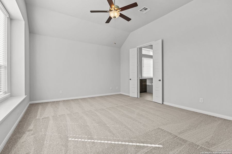 Spacious, unfurnished interior of a new home in Mayfair 50', New Braunfels (Image 17).