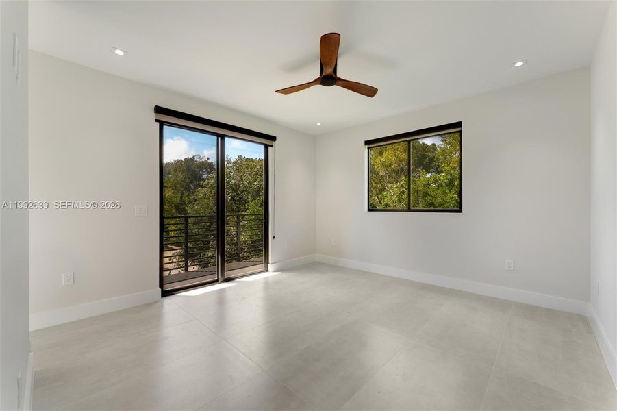 Spacious, unfurnished interior of a new home in , Key Largo (Image 41).