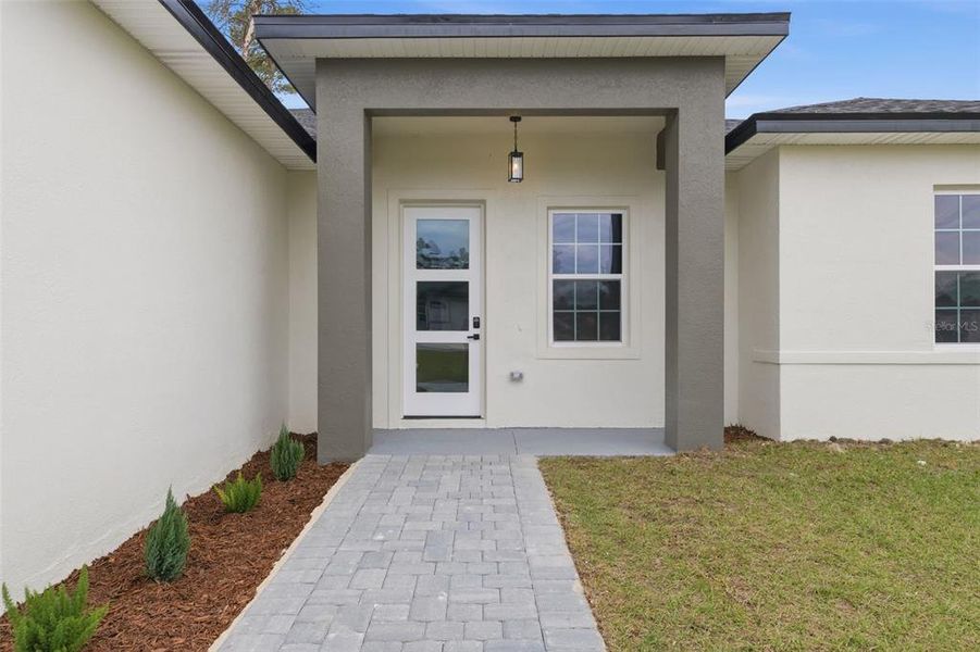 Exterior details and patio area of a home in , Ocala (Image 4).