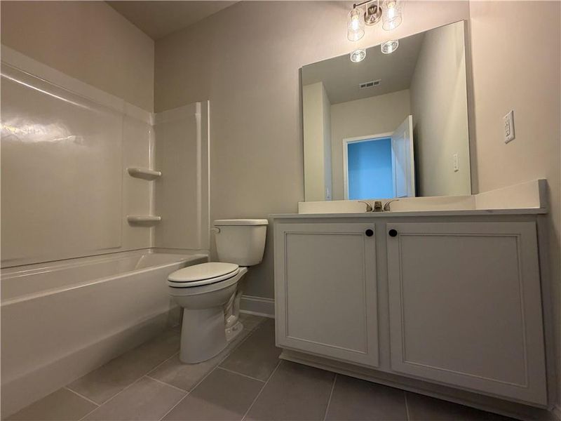 Furnished interior view inside a new home in , Jefferson (Image 9).