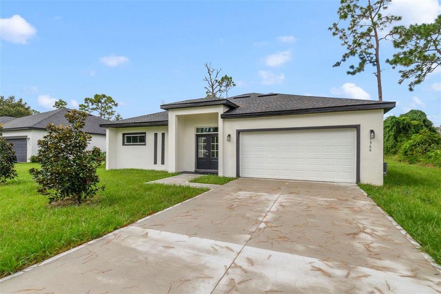 Exterior details and patio area of a home in , Deland (Image 15).