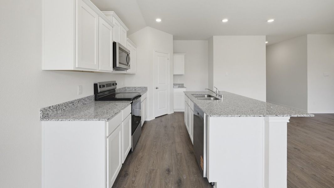 Furnished interior view inside a new home in Saddlebrook, Waxahachie (Image 10).