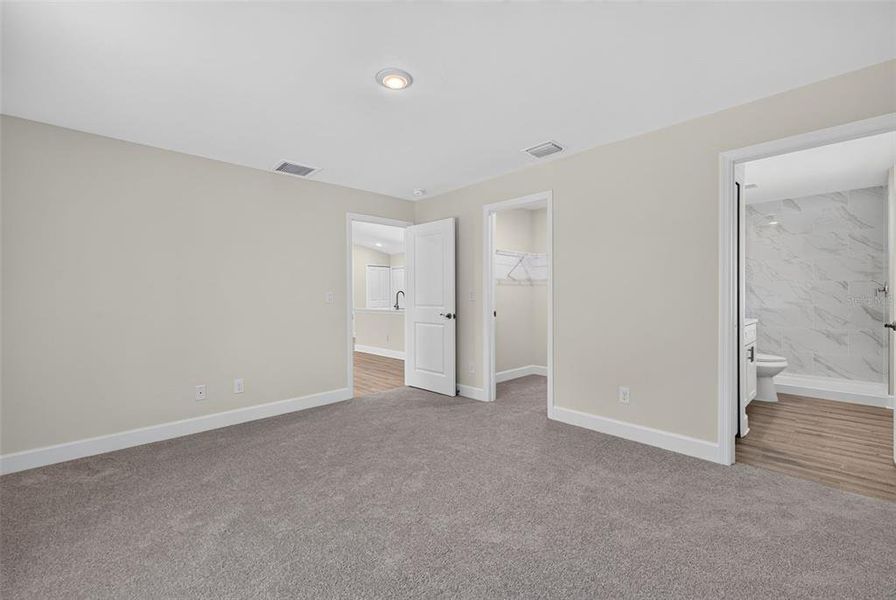 Spacious, unfurnished interior of a new home in , Port Charlotte (Image 14).