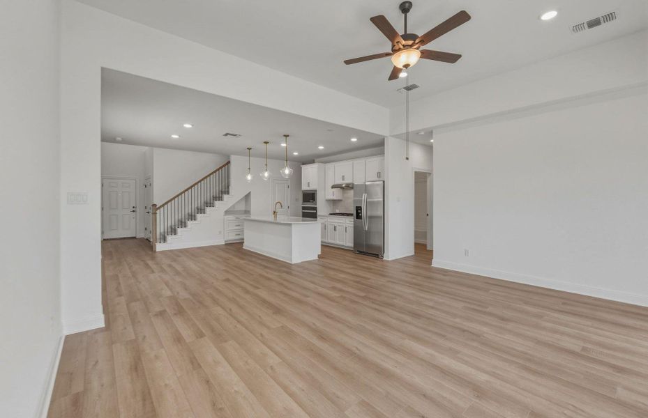 Spacious, unfurnished interior of a new home in Horizon Lake, Leander (Image 13).