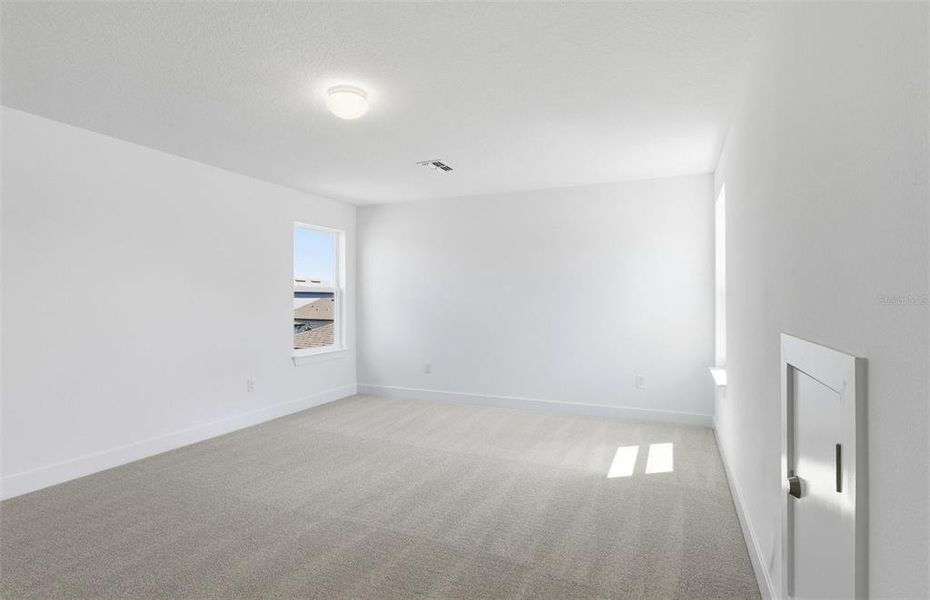 Spacious, unfurnished interior of a new home in Riverwood, Zephyrhills (Image 20).