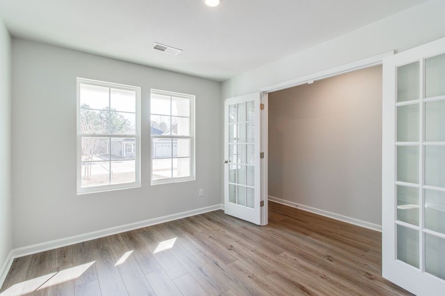 Spacious, unfurnished interior of a new home in Bluefield, Lexington (Image 16).