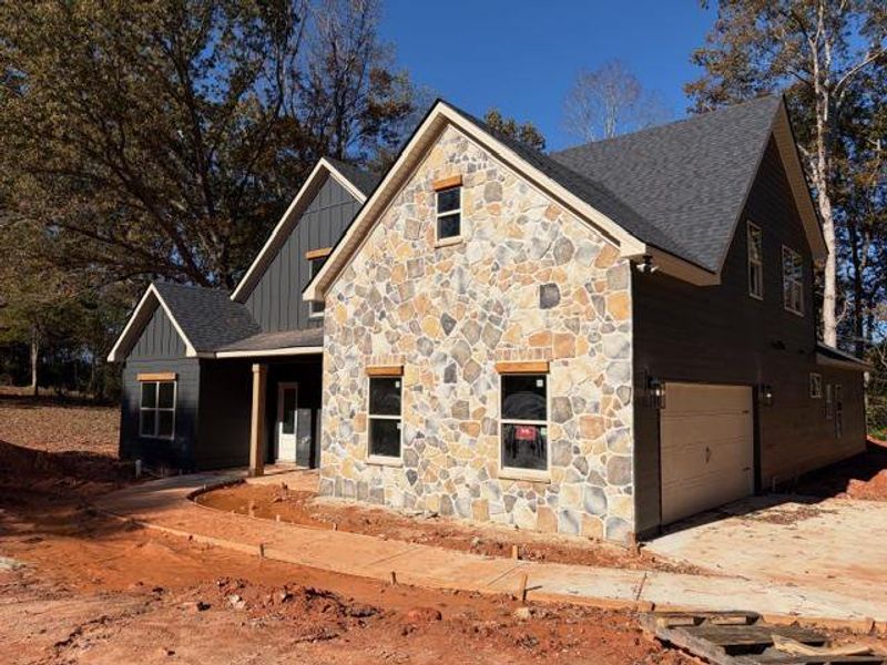 Image 9 of a home in Blackwelder Bluff.