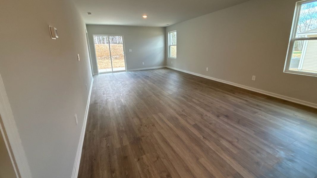 Spacious, unfurnished interior of a new home in Saddle Trace, Lewisburg (Image 20).