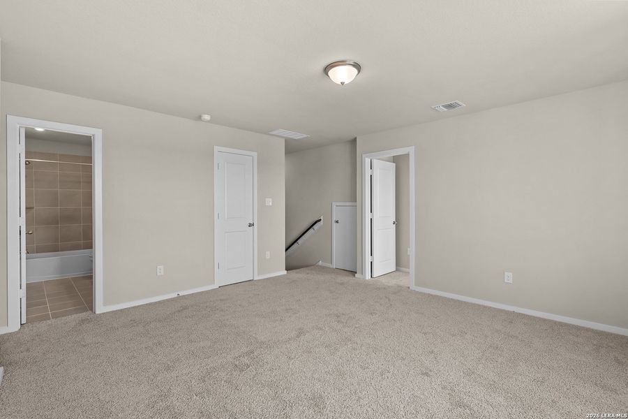 Spacious, unfurnished interior of a new home in Summerlin, San Antonio (Image 19).