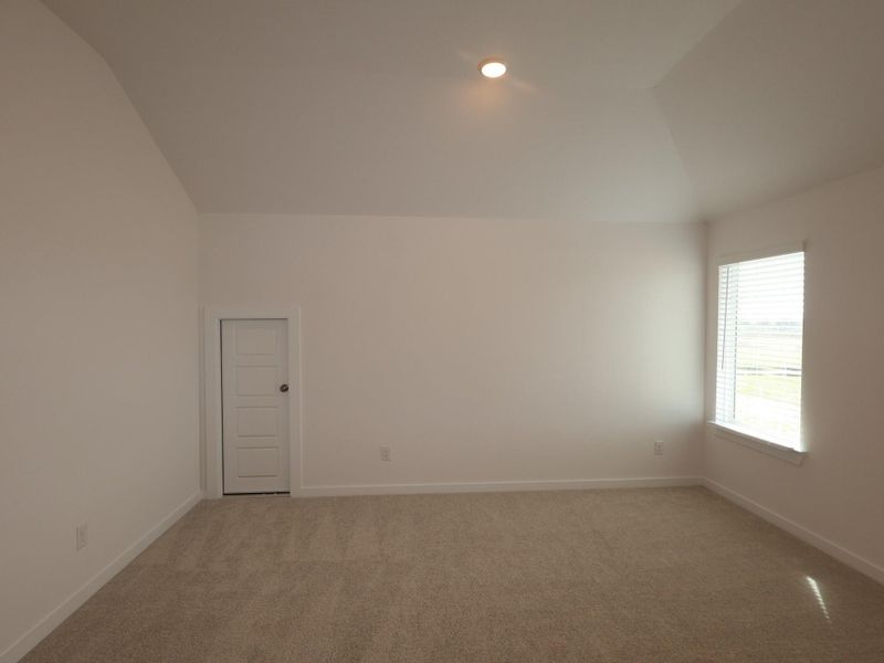Spacious, unfurnished interior of a new home in Summerview, Fulshear (Image 15).