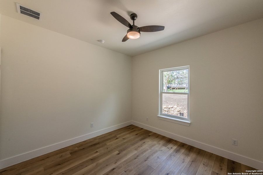Spacious, unfurnished interior of a new home in , Canyon Lake (Image 34).