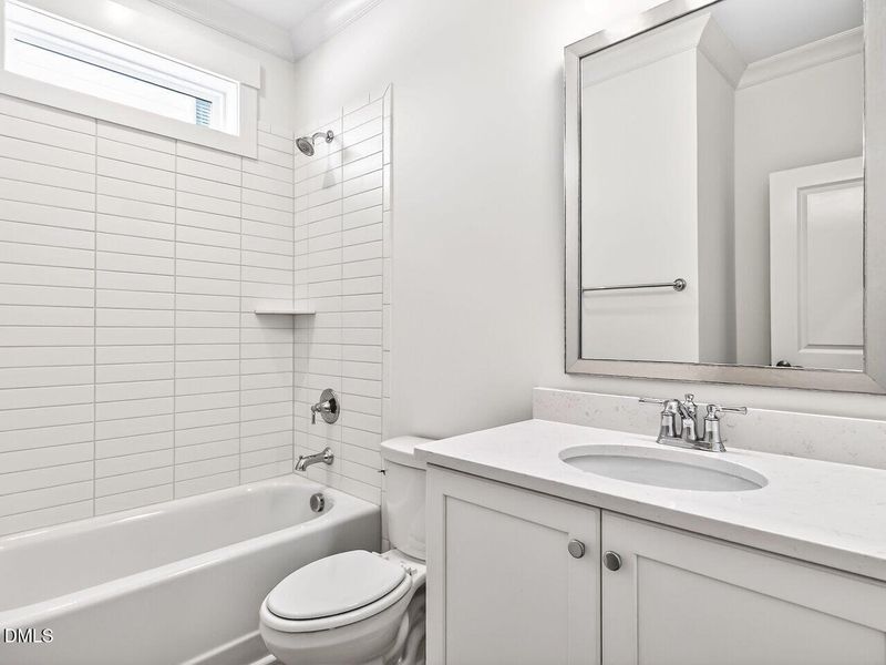 025-1280x960-bathroom