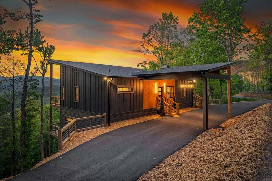 Exterior details and patio area of a home in , Blue Ridge (Image 33).