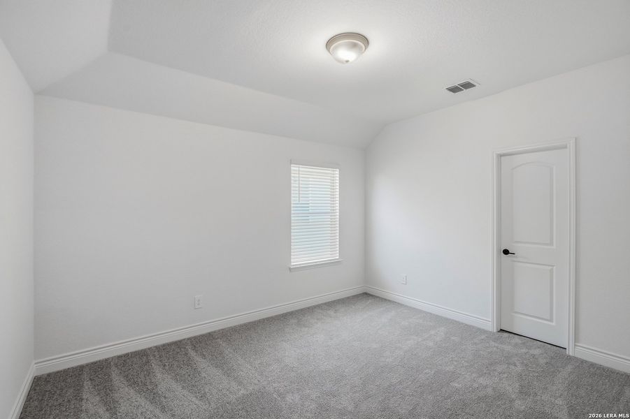 Spacious, unfurnished interior of a new home in Bison Ridge, San Antonio (Image 31).