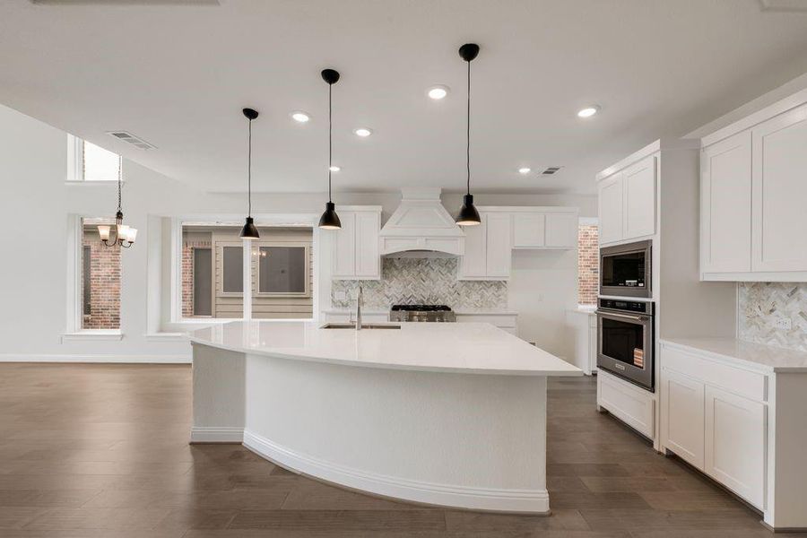 Furnished interior view inside a new home in Grand Braniff Park, Irving (Image 5).
