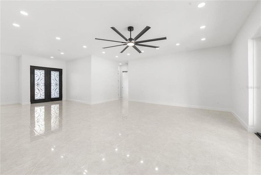 Spacious, unfurnished interior of a new home in , Ocala (Image 20).