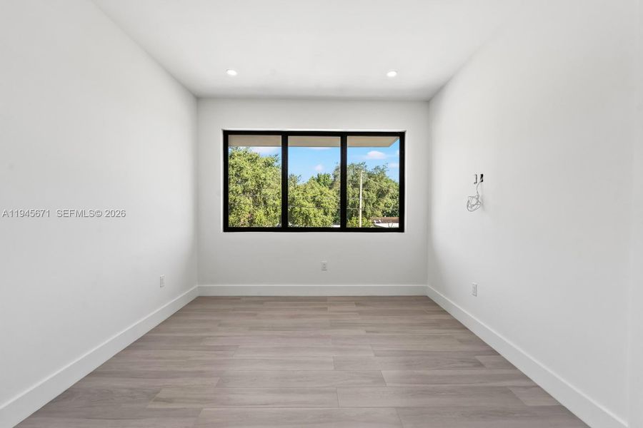 Spacious, unfurnished interior of a new home in , Miami (Image 36).