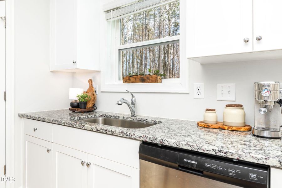 8-web-or-mls-544-Barrington-Row-8