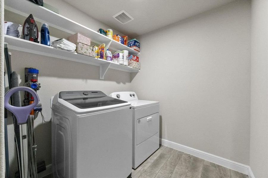 Close-up of interior finishes inside a home in , Cedar Hill (Image 19).