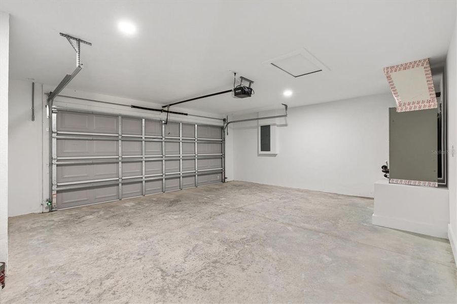 Spacious, unfurnished interior of a new home in , Ocklawaha (Image 31).