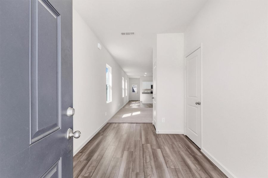 Spacious, unfurnished interior of a new home in Chapel Run, Montgomery (Image 10).