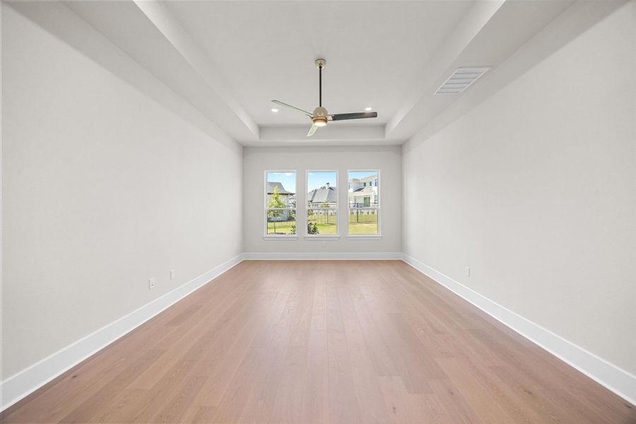 Spacious, unfurnished interior of a new home in Rough Hollow - Las Brisas, Austin (Image 14).