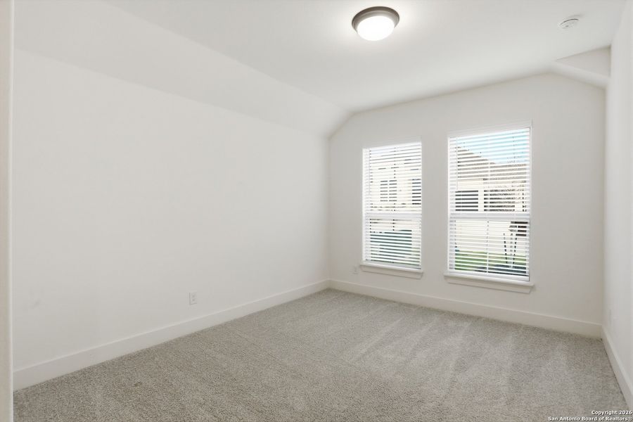 Spacious, unfurnished interior of a new home in Kinder Ranch - 70', San Antonio (Image 24).