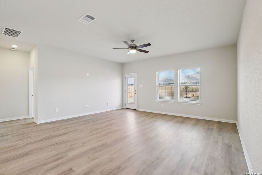 Spacious, unfurnished interior of a new home in Catalina, Converse (Image 45).