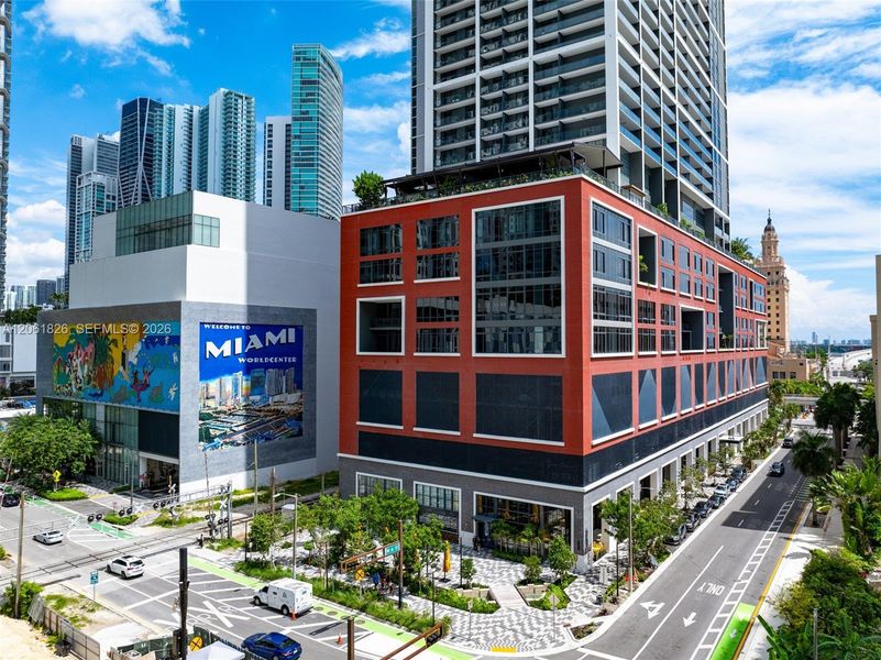 Condo located in Miami, FL showcasing its design and architecture (Image 27). Condo located in Miami, FL showcasing its design and architecture (Image 27).